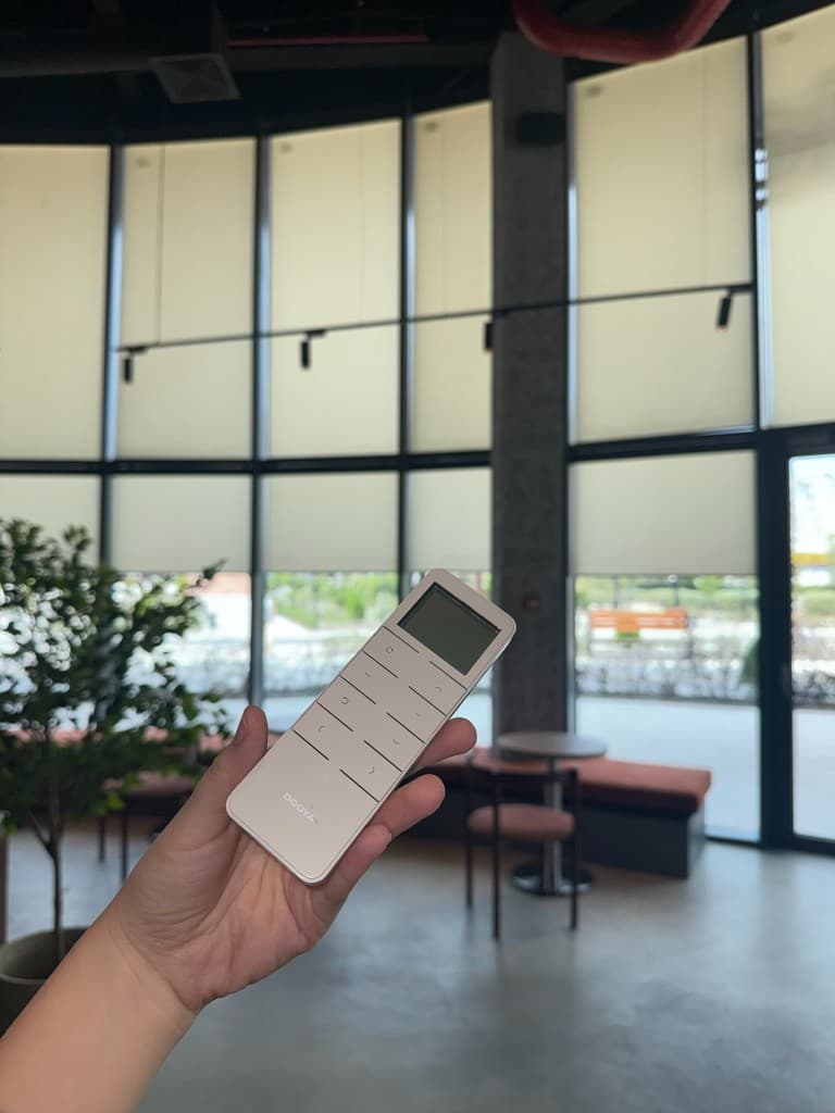 Жалюзи на электро карнизе